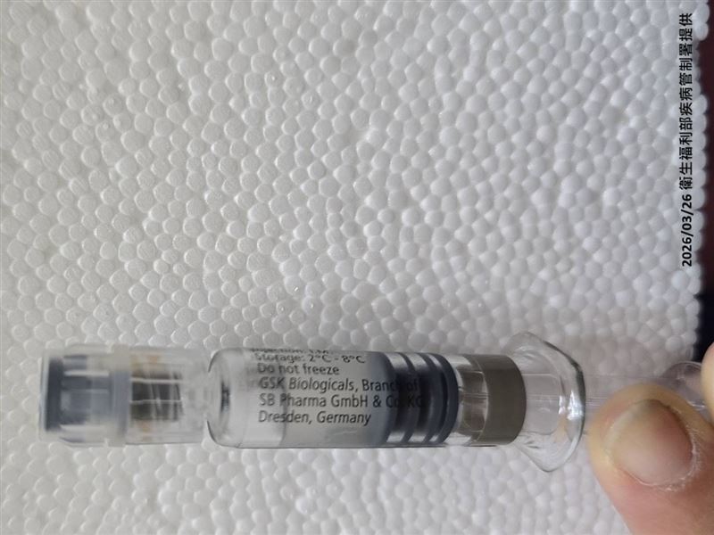 疾管署表示，有一劑GSK流感疫苗發現有白色混濁情形，經食藥署研判為「不良品」，建議該批號暫停使用。（圖／疾管署提供）