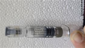 疾管署表示，有一劑GSK流感疫苗發現有白色混濁情形，經食藥署研判為「不良品」，建議該批號暫停使用。（圖／疾管署提供）