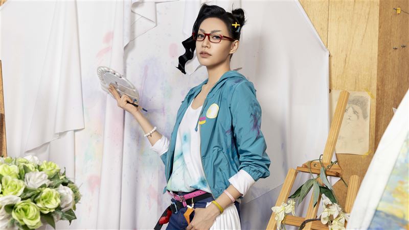 男神爸親傳「眼技」 焦曼婷Cos男角帥翻