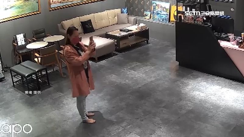 SPA館前員工住公司討薪資 控遭播佛經騷擾