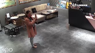 SPA館前員工住公司討薪資 控遭播佛經騷擾