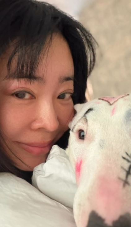 韓國演員李惠英因疑在愛犬臉上塗鴉引發爭議。（圖／翻攝自X平台 @gwontaehyeog1）