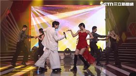 鄺澤東跳脫以往風格，選唱《我的心裡只有你沒有他》大獲好評。（圖／超級紅人榜提供）