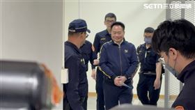 蔡正元上囚車的畫面曝光，將被送往台北監獄服刑。（圖／記者楊佩琪攝影）　