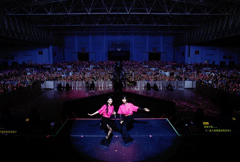 BY2自2025年開啟《撇清關係2.0》十七周年巡迴演唱會，卻突然取消合肥場。（圖／翻攝自微博）