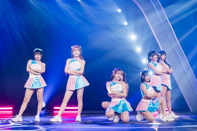 富邦悍將啦啦隊帶來經典的「32撞」。(圖／緯來電視網提供）