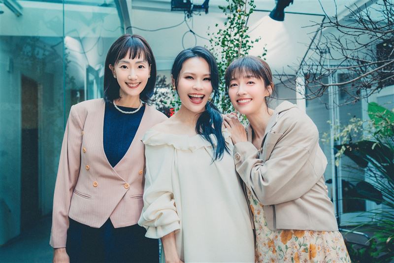 周蕙MV邀請「雙女神田中千繪、陸明君」合體飆演技。（圖／群石國際提供）