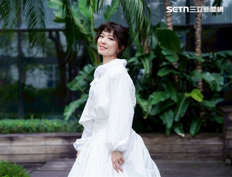 翁鈺鈞接受專訪分享人生歷程和音樂創作故事。(圖/記者趙于瑩攝影)