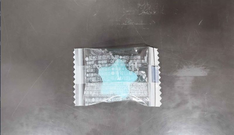 高雄衛生局抽驗41件休閒食品，其中1款糖果驗出禁藥，已勒令業者下架並依法處辦。（圖／高雄衛生局）