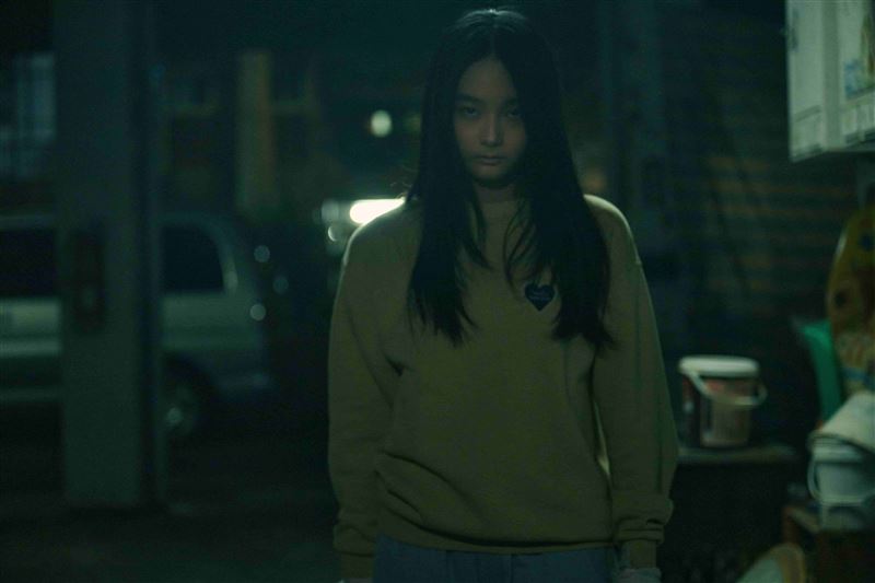 邵奕玫《祭弒》中邪神情與動作戲表現亮眼。(圖/威視提供)