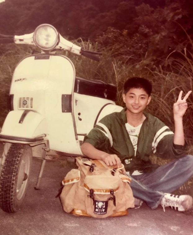 李國超貼出18歲的年輕帥照。（圖／翻攝自臉書）