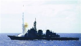 日本海上自衛隊金剛級護衛艦「鳥海號」（DDG-176），日前於暫時停泊的橫須賀港內，實施「戰斧」巡弋飛彈訓練彈的再裝填演練，為後續赴美改裝工程鋪路。（圖／翻攝日本海上自衛隊官方X帳號）
