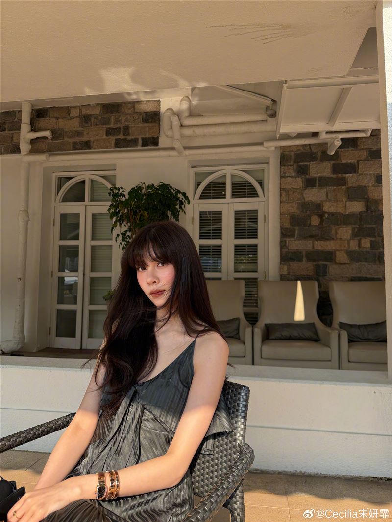 宋妍霏過去曾在南韓JYP娛樂公司當練習生,後來因傷回到中國演藝圈發展。(圖/翻攝自微博@Cecilia宋妍霏)