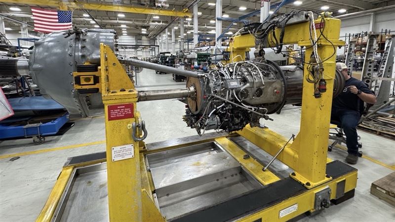 DSRG現場設施勘查時完成維修之美國海軍E-2電子作戰及預警機之引擎與變速齒輪箱。(圖/翻攝畫面)