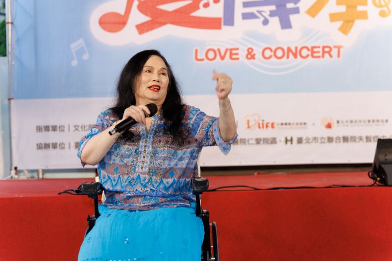 被譽為「月亮歌后」的李珮菁，今特地現身高歌。（圖／台灣優質生命協會提供）