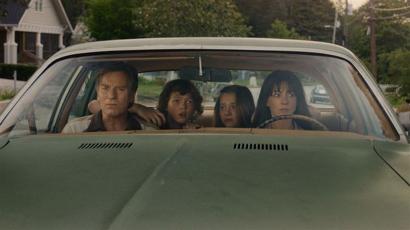 安海瑟薇突被穿越 送回恐龍時代冒險求生