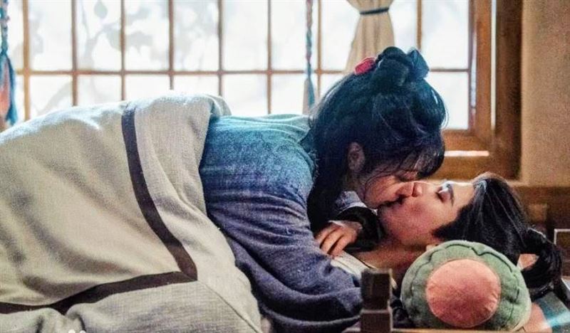 張凌赫、田曦薇動作熟練且默契極佳,完全不需要導演過多指導或調整。(圖/翻攝自微博)