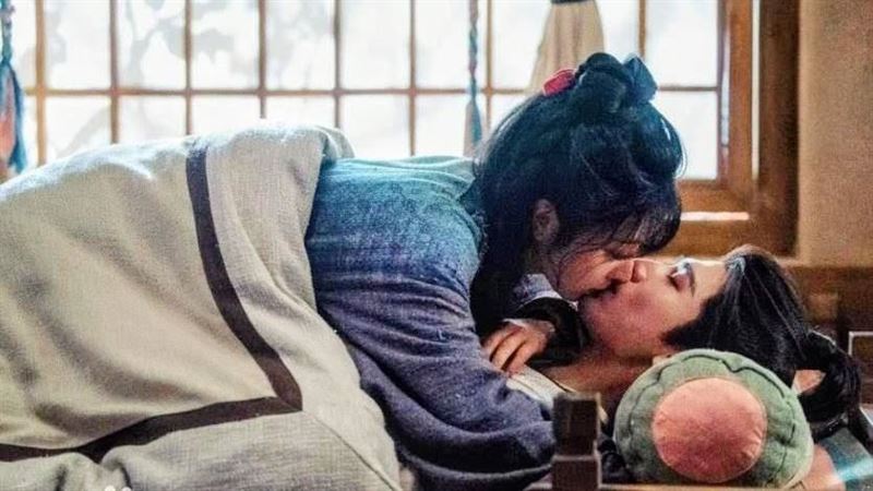 張凌赫、田曦薇親到「紗窗摳爛」導演看傻