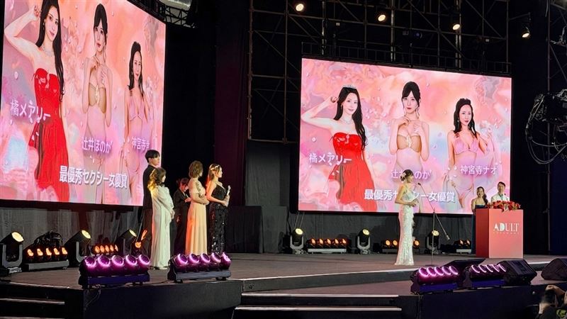 「ADULTOPIA 大人國」頒獎典禮昨晚隆重舉辦,採高規格舞台迎接女神們。(圖/攝影龐文宏提供)