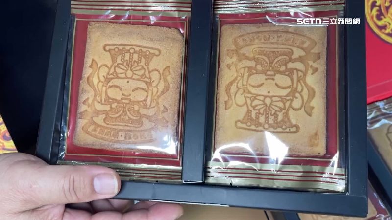 獨/瘋媽祖!業者推「微笑煎餅神像」