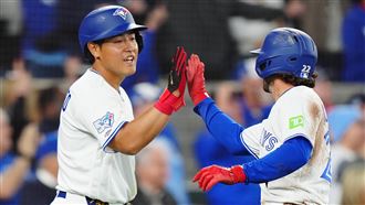 岡本和真MLB初登場　單場雙安跑回致勝分