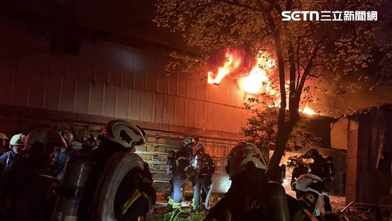 電話求救20分鐘斷訊 工廠夫妻被大火吞噬