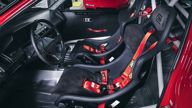 導入賽車規格，包括防滾籠、賽車座椅與六點式安全帶。（圖／翻攝Acura網站）