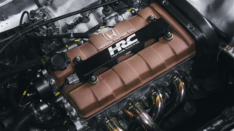 採用翻新的1.6升四缸引擎搭配五速手排。（圖／翻攝Acura網站）