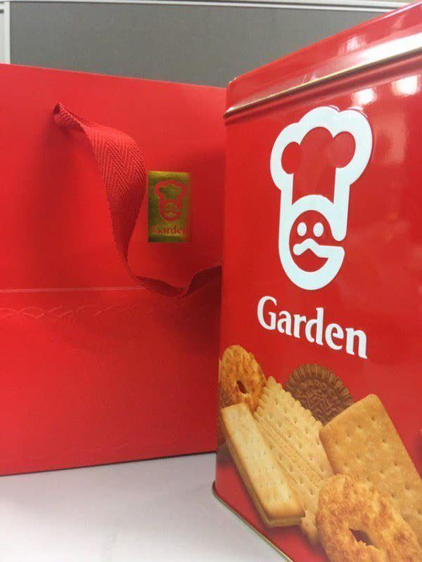 香港嘉頓生產的綜合餅乾，並非味道差，而是因份量極大，讓收禮者難以獨自吃完。（圖／翻攝自臉書）