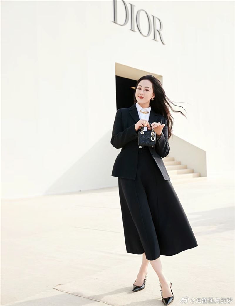 章小蕙一句經典語錄「飯可以不吃，衣不能不買」再度被提起。（圖／翻攝自微博）