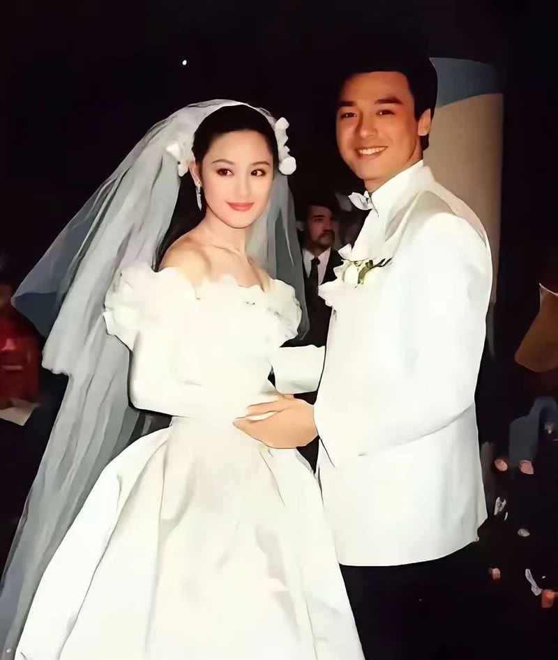 現年62歲的章小蕙，過去與鍾鎮濤（阿Ｂ）有過一段備受關注的婚姻。（圖／翻攝自黃大米FB）