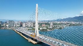 淡江大橋塔吊拆除完成　距5月通車再邁