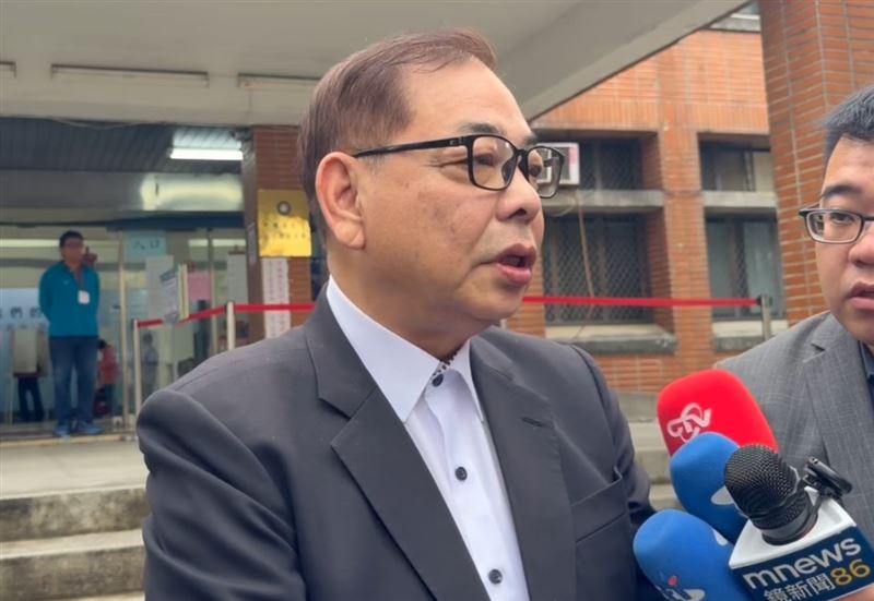 新竹縣副縣長陳見賢,今(28日)一早前往縣黨部投票。(圖/翻攝畫面)