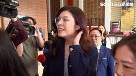 鄭麗文不回應記者追問，還笑著撥頭髮（圖／翻攝畫面）