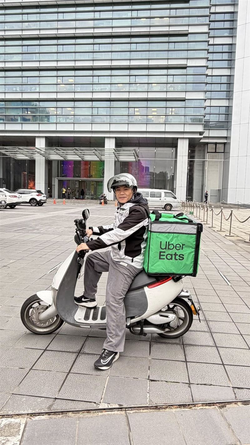 馬國畢努力跑外送還債。（圖／翻攝自臉書）