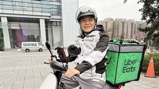 昔欠5千萬！馬國畢跑外送求生送餐照曝