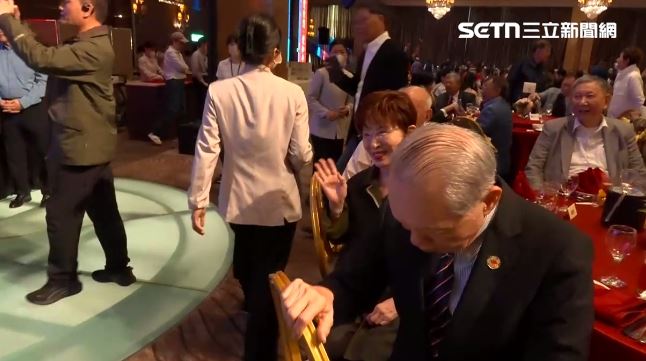 洪秀柱出席眷村聯歡會,還和沈慶京同桌(圖/翻攝畫面)