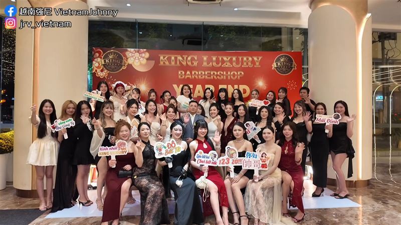 越南台商一間越式洗頭品牌辦春酒。（圖／「越南強尼」提供）