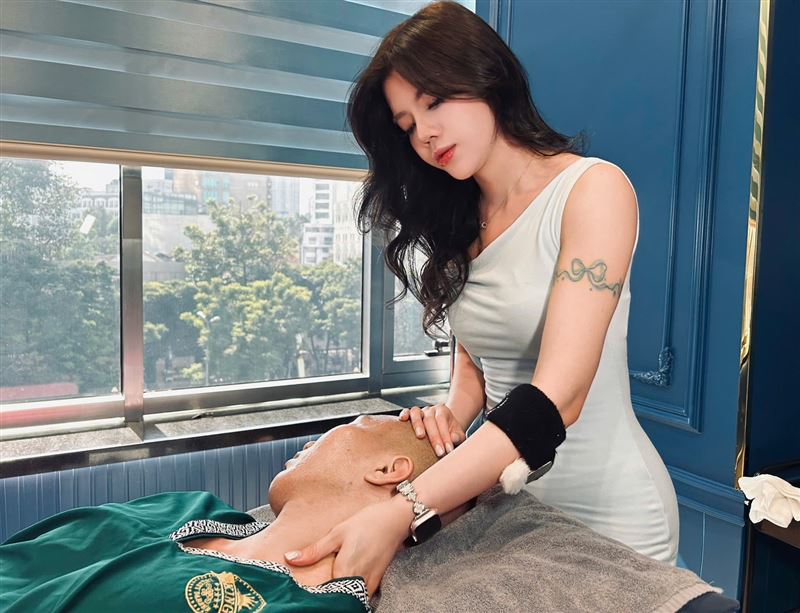 越南台商一間越式洗頭品牌辦春酒。（圖／「越南強尼」提供）