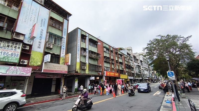 富品建設在房市寒冬中逆襲,1個月超速整合廣慈園區大道路的都更案,並在今日成立都更整合中心。(圖/記者陳韋帆攝影)