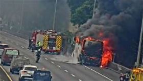 國道,五楊,火燒車,遊覽車（圖／翻攝畫面）