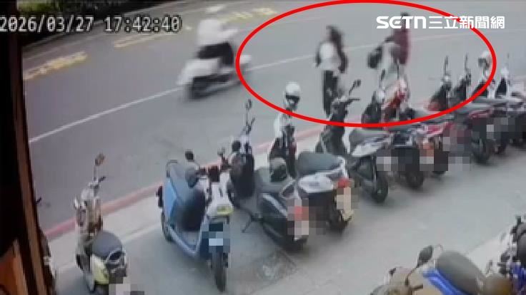 陳男持雙刀追砍26歲巴姓前女友。(圖/民眾提供)