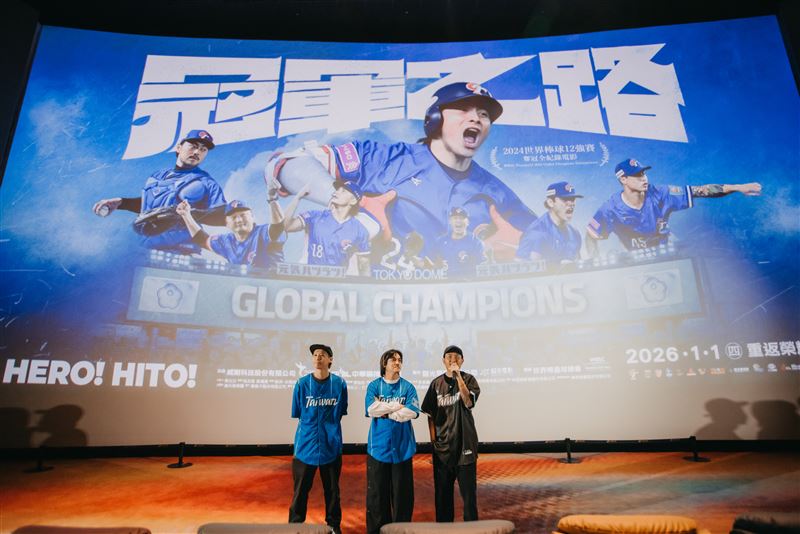 「滅火器」柯光(左起)、皮皮、楊大正包場力挺《冠軍之路》。(圖/火氣音樂提供)