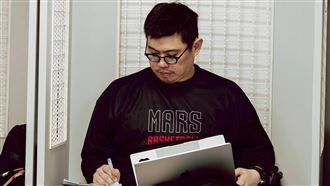 戰神全隊繫黑絲帶　悼念數據分析師楊致寬