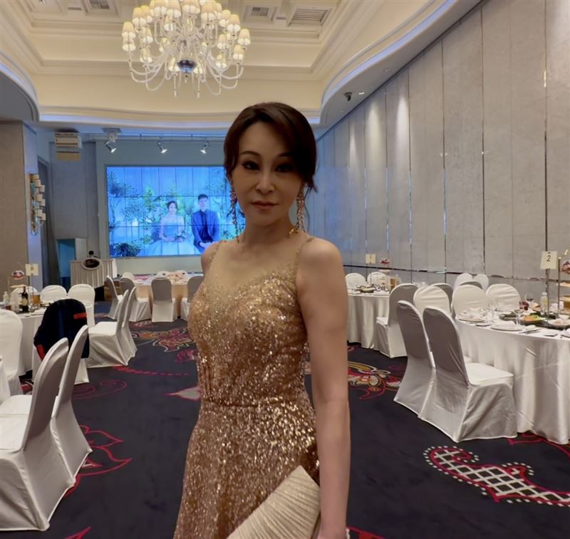 岑珍女兒日前於台中林酒店舉辦婚宴，將百萬珠寶穿上身，珠光寶氣高貴優雅。（圖／呂嘉興提供）