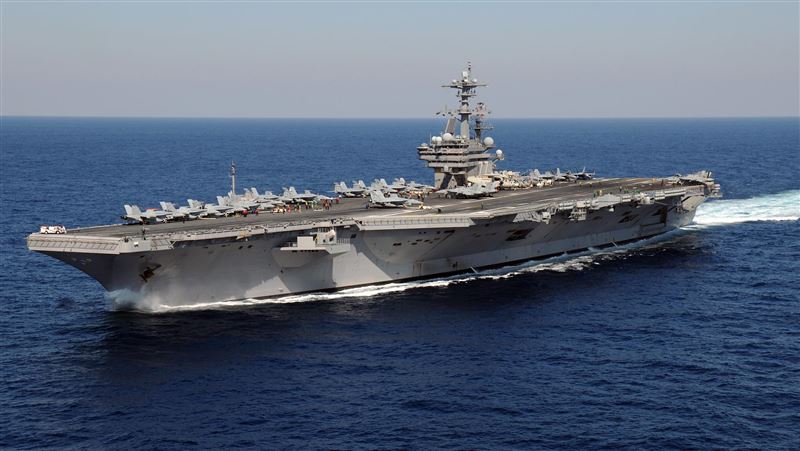 多位消息人士聲稱,美國航空母艦「布希號」可能前往伊朗加入軍事行動。(圖/翻攝自U.S. Navy)