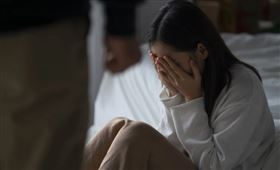 桃園一名男子隨機敲門強闖入屋，將人妻撲倒在地性侵。（示意圖／xframe）