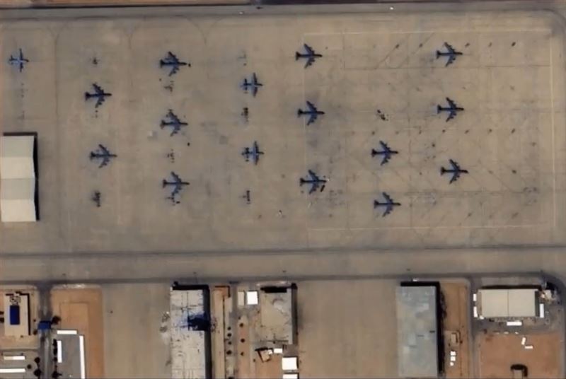 蘇爾坦王子空軍基地遭到伊朗飛彈攻擊。（圖／翻攝自X平台 @sentdefender）