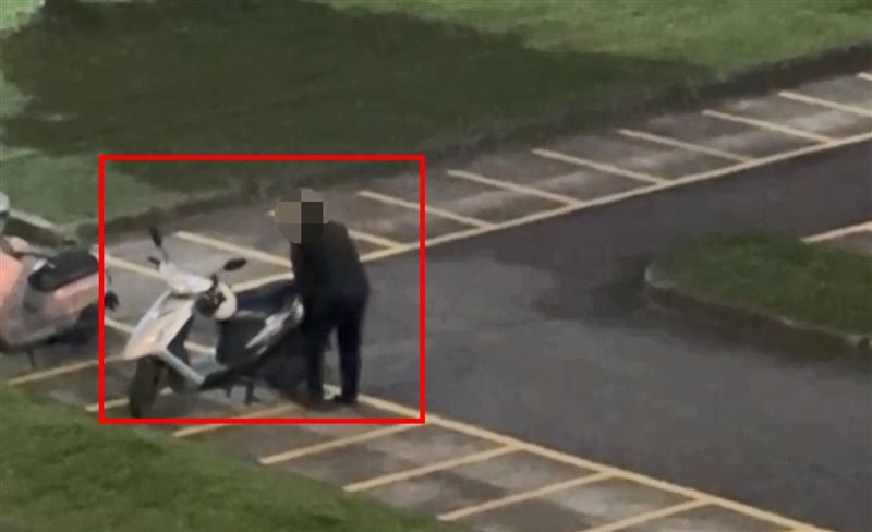 警方遠端監控發現林男準備犯案。（圖／翻攝畫面）