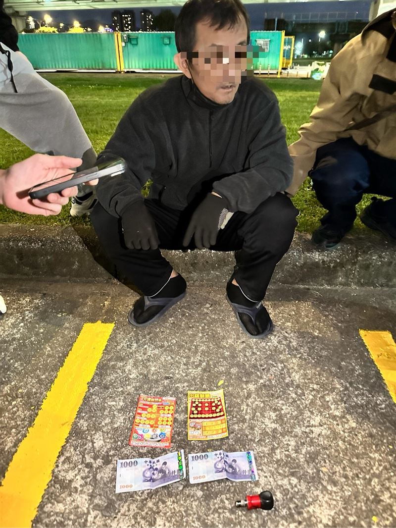 警方逮捕林男並起出贓物。（圖／翻攝畫面）